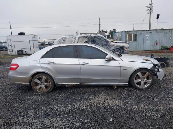 2012 Mercedes-Benz E-Class E 350 Luxury with VIN WDDHF5KB4CA618729, listed as a IAAI auction lot 41074382 with 115,060 mi miles. Bid and sale history available at carsss.com. Image 13.
