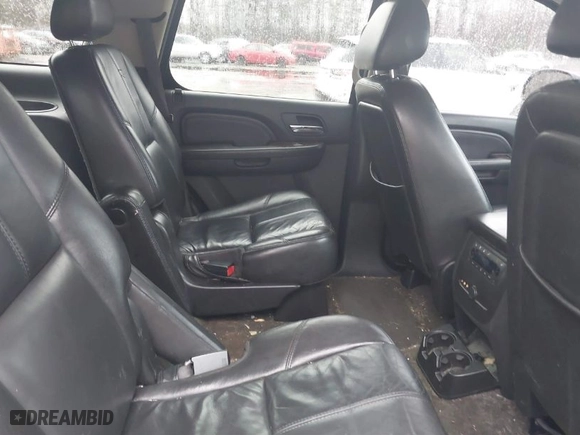 2009 GMC Yukon Denali with VIN 1GKFK03229R276923, listed as a IAAI auction lot 39128547 with 214,430 mi miles. Bid and sale history available at carsss.com. Image 8.