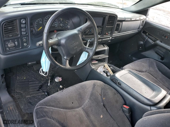 2000 GMC New Sierra 2500 SLE with VIN 1GTGK29U1YE251201, listed as a Copart auction lot 86811304 with NaN miles and Salvage Title. Bid and sale history available at carsss.com. Image 8.