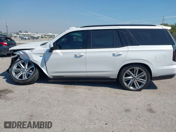 2025 Cadillac Escalade z VIN 1GYS9GRL7SR168408, wystawiony jako IAAI lot #41855623 z przebiegiem 1 744 mil mil oraz . Historia ofert i sprzedaży dostępna na DreamBid. Obrazek 14.