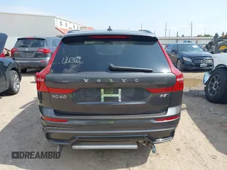 2025 Volvo XC60 Plus z VIN YV4M12RC0S1172417, wystawiony jako IAAI lot #42438854 z przebiegiem 2 853 mil mil oraz . Historia ofert i sprzedaży dostępna na DreamBid. Obrazek 16.