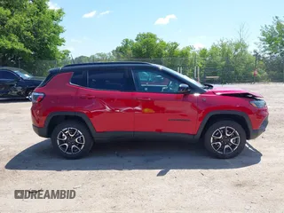 2025 Jeep Compass Trailhawk with VIN 3C4NJDDNXST551154, listed as a IAAI auction lot 42573595 with 4,392 mi miles and . Bid and sale history available at DreamBid. Image 13.