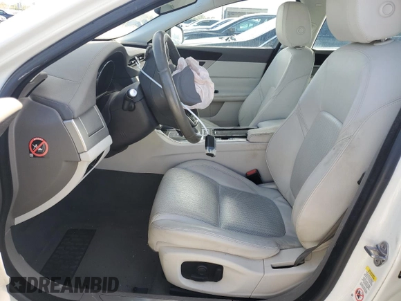 2016 Jaguar XF 35t Prestige with VIN SAJBE4BV6GCY03772, listed as a Copart auction lot 81956934 with 51,187 mi miles and Non Repairable. Bid and sale history available at carsss.com. Image 7.