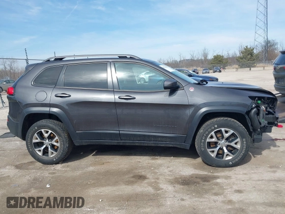 2015 Jeep Cherokee Trailhawk z VIN 1C4PJMBS3FW520328, wystawiony jako IAAI lot #41746017 z przebiegiem 83 485 mil mil oraz . Historia ofert i sprzedaży dostępna na DreamBid. Obrazek 14.