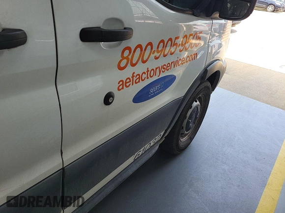 2016 Ford Transit Cargo z VIN 1FTYE1YM4GKB13059, wystawiony jako IAAI lot #42626529 z przebiegiem 260 756 mil mil oraz . Historia ofert i sprzedaży dostępna na DreamBid. Obrazek 8.