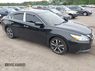 2017 Nissan Altima SV z VIN 1N4AL3AP7HC258623, wystawiony jako IAAI lot #42362318 z przebiegiem 64 412 mil mil oraz . Historia ofert i sprzedaży dostępna na DreamBid. Obrazek 1.