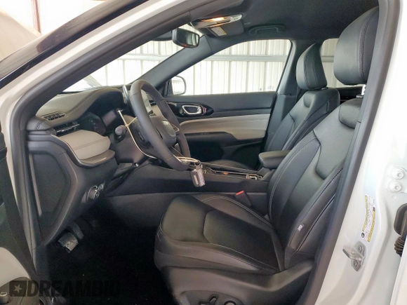 2025 Jeep Compass Limited with VIN 3C4NJDCN5ST584600, listed as a Copart auction lot 64400085 with 5,229 mi miles and Clean title. Bid and sale history available at DreamBid. Image 7.