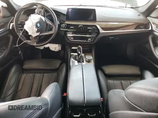2018 BMW 5 Series 530i z VIN WBAJA5C50JG898675, wystawiony jako Copart lot #51188145 z przebiegiem Nie podano mil oraz Szkody całkowita. Historia ofert i sprzedaży dostępna na DreamBid. Obrazek 8.