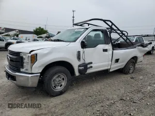 2018 Ford F-250 XL z VIN 1FTBF2A62JEC19911, wystawiony jako Copart lot #58555025 z przebiegiem 228 433 mil mil oraz Szkoda całkowita • Salvage title. Historia ofert i sprzedaży dostępna na DreamBid. Obrazek 1.