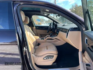 2019 Porsche Cayenne z VIN WP1AA2AY7KDA05952, wystawiony jako Copart lot #42854295 z przebiegiem 139 028 mil mil oraz Czysty tytuł • Clean title. Historia ofert i sprzedaży dostępna na DreamBid. Obrazek 5.