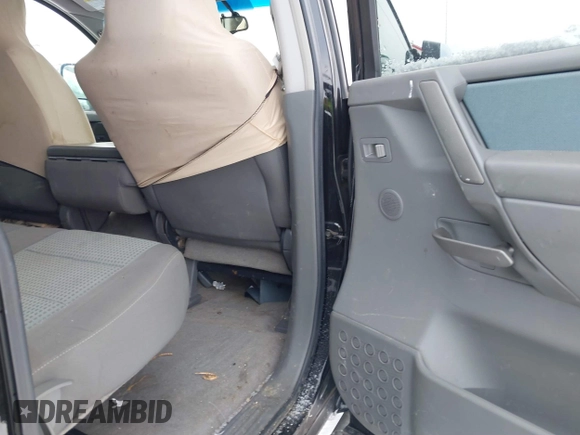 2005 Nissan Titan LE z VIN 1N6BA07B65N522944, wystawiony jako IAAI lot #41368097 z przebiegiem 63 688 mil mil oraz . Historia ofert i sprzedaży dostępna na DreamBid. Obrazek 8.