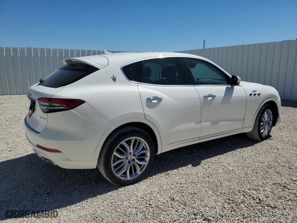 2022 Maserati Levante GT with VIN ZN661XUA8NX394637, listed as a Copart auction lot 48005475 with 30,494 mi miles and Salvage Title. Bid and sale history available at carsss.com. Image 3.