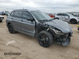 2023 Volkswagen Tiguan SE R-Line Black z VIN 3VVCB7AX6PM013498, wystawiony jako Copart lot #55750805 z przebiegiem 31 190 mil mil oraz Szkoda całkowita • Salvage title. Historia ofert i sprzedaży dostępna na DreamBid. Obrazek 4.