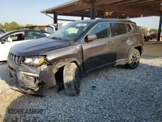 2019 Jeep Compass Trailhawk z VIN 3C4NJDDB5KT722026, wystawiony jako Copart lot #52824885 z przebiegiem 105 727 mil mil oraz Szkoda całkowita • Salvage title. Historia ofert i sprzedaży dostępna na DreamBid. Obrazek 1.