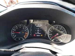 2017 Jeep Renegade Latitude with VIN ZACCJBBB2HPF91832, listed as a IAAI auction lot 41432771 with 32,601 mi miles. Bid and sale history available at carsss.com. Image 7.