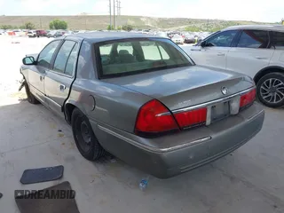2001 Mercury Grand Marquis GS z VIN 2MEFM74W41X702619, wystawiony jako IAAI lot #42323749 z przebiegiem 124 748 mil mil oraz . Historia ofert i sprzedaży dostępna na DreamBid. Obrazek 3.