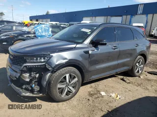 2022 Kia Sorento S z VIN 5XYRL4LC3NG085817, wystawiony jako Copart lot #52181875 z przebiegiem 55 227 mil mil oraz Czysty tytuł • Clean title. Historia ofert i sprzedaży dostępna na DreamBid. Obrazek 1.