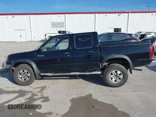 2000 Nissan Frontier XE z VIN 1N6ED27Y7YC341338, wystawiony jako IAAI lot #41486231 z przebiegiem 311 040 mil mil oraz . Historia ofert i sprzedaży dostępna na DreamBid. Obrazek 14.