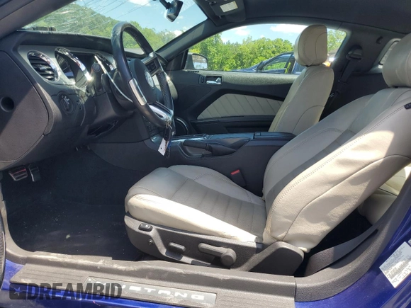 2014 Ford Mustang V6 z VIN 1ZVBP8AM9E5318520, wystawiony jako Copart lot #58080755 z przebiegiem 67 778 mil mil oraz Szkoda całkowita • Salvage title. Historia ofert i sprzedaży dostępna na DreamBid. Obrazek 7.