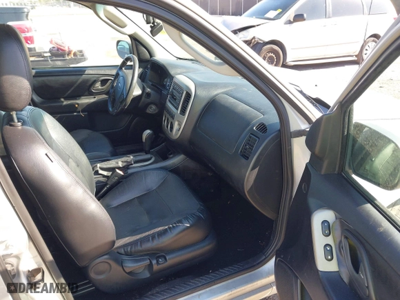 2006 Ford Escape Limited with VIN 1FMCU94156KB98012, listed as a IAAI auction lot 41805404 with 189,197 mi miles. Bid and sale history available at carsss.com. Image 5.