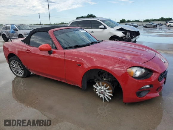 2017 FIAT 124 Spider Lusso z VIN JC1NFAEKXH0102435, wystawiony jako Copart lot #54235675 z przebiegiem 84 343 mil mil oraz Szkoda całkowita • Salvage title. Historia ofert i sprzedaży dostępna na DreamBid. Obrazek 4.