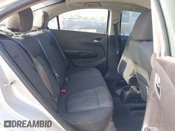 2016 Chevrolet Sonic LT z VIN 1G1JC5SH9G4104400, wystawiony jako IAAI lot #42328745 z przebiegiem 153 643 mil mil oraz . Historia ofert i sprzedaży dostępna na DreamBid. Obrazek 8.