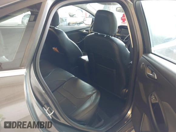 2015 Ford Focus Titanium z VIN 1FADP3J22FL260718, wystawiony jako IAAI lot #42545411 z przebiegiem 83 518 mil mil oraz . Historia ofert i sprzedaży dostępna na DreamBid. Obrazek 8.