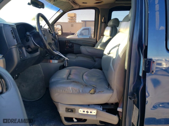 2003 Chevrolet Express Cargo Van YF7 Upfitter with VIN 1GBFG15T931206029, listed as a Copart auction lot 81204824 with 102,834 mi miles and Salvage Title. Bid and sale history available at carsss.com. Image 7.