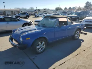 1980 FIAT 124 Spider z VIN 124CS000167758, wystawiony jako Copart lot #83500594 z przebiegiem 35 399 mil mil oraz Czysty tytuł • Clean title. Historia ofert i sprzedaży dostępna na DreamBid. Obrazek 1.