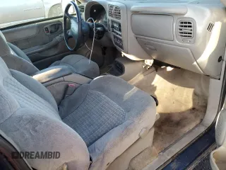 1998 Chevrolet Blazer LS with VIN 1GNCT18W5WK259946, listed as a Copart auction lot 84626144 with 192,036 mi miles and Salvage title. Bid and sale history available at DreamBid. Image 8.