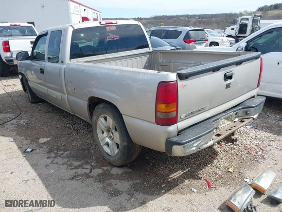 2006 Chevrolet Silverado 1500 LS with VIN 1GCEC19V16Z233584, listed as a IAAI auction lot 41664131 with 316,943 mi miles. Bid and sale history available at carsss.com. Image 3.