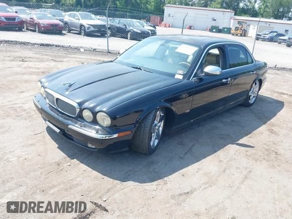2007 Jaguar XJ Vanden Plas z VIN SAJWA82B87SH13560, wystawiony jako IAAI lot #42502145 z przebiegiem 211 075 mil mil oraz . Historia ofert i sprzedaży dostępna na DreamBid. Obrazek 2.