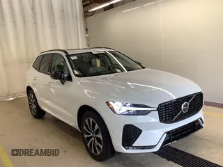 2024 Volvo XC60 Plus Dark Theme z VIN YV4L12RL7R1930548, wystawiony jako IAAI lot #42394524 z przebiegiem 3 069 mil mil oraz . Historia ofert i sprzedaży dostępna na DreamBid. Obrazek 12.
