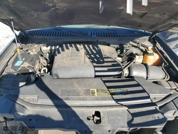 2004 Lincoln Navigator Luxury with VIN 5LMFU27R94LJ10685, listed as a Copart auction lot 43794105 with 441,961 mi miles and Salvage Title. Bid and sale history available at carsss.com. Image 12.