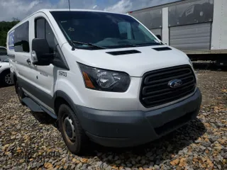 2018 Ford Transit z VIN 1FTYR1YG2JKA87504, wystawiony jako IAAI lot #42679100 z przebiegiem 139 835 mil mil oraz . Historia ofert i sprzedaży dostępna na DreamBid. Obrazek 15.