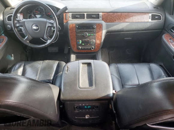 2008 Chevrolet Suburban LT w/2LT with VIN 3GNFK16368G292733, listed as a Copart auction lot 46020845 with 272,621 mi miles and Clean Title. Bid and sale history available at carsss.com. Image 8.