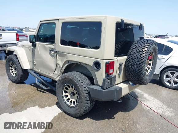 2018 Jeep Wrangler Sahara z VIN 1C4AJWBGXJL811092, wystawiony jako IAAI lot #42305620 z przebiegiem 41 021 mil mil oraz . Historia ofert i sprzedaży dostępna na DreamBid. Obrazek 3.