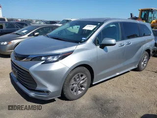 2022 Toyota Sienna XLE with VIN 5TDYRKEC1NS125049, listed as a IAAI auction lot 41984671 with 40,705 mi miles and . Bid and sale history available at DreamBid. Image 18.