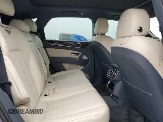 2019 Bentley Bentayga V8 z VIN SJAAM2ZV5KC024865, wystawiony jako Copart lot #42869533 z przebiegiem 23 687 mil mil oraz . Historia ofert i sprzedaży dostępna na DreamBid. Obrazek 11.