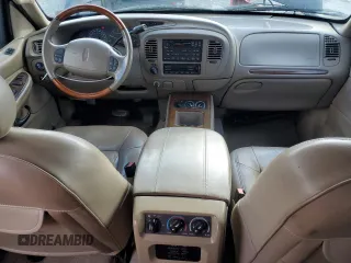 2001 Lincoln Navigator z VIN 5LMFU28R01LJ32925, wystawiony jako Copart lot #83013504 z przebiegiem 132 750 mil mil oraz Szkody całkowita. Historia ofert i sprzedaży dostępna na DreamBid. Obrazek 8.