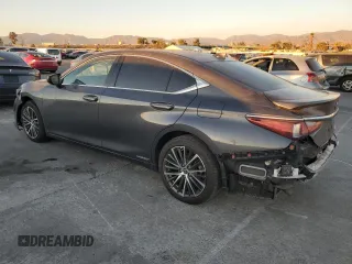 2022 Lexus ES 300h с VIN 58ADA1C12NU025768, выставлен на аукционе Copart как лот 79717704 с пробегом 70 690 миль миль и Списание • Salvage title. История ставок и продаж доступна на DreamBid. Изображение 2.