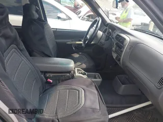 2002 Ford Explorer Sport Trac Value с VIN 1FMZU77E42UA91903, выставлен на аукционе IAAI как лот 42472001 с пробегом 237 133 миль миль и . История ставок и продаж доступна на DreamBid. Изображение 5.