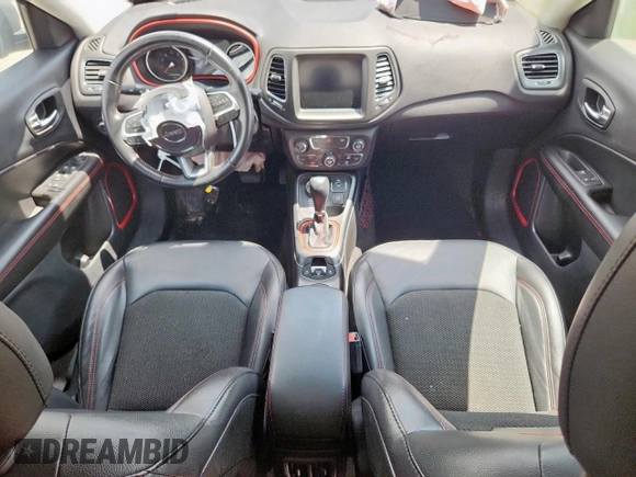 2020 Jeep Compass Trailhawk z VIN 3C4NJDDB0LT207825, wystawiony jako Copart lot #63699915 z przebiegiem 58 190 mil mil oraz Szkoda całkowita • Salvage title. Historia ofert i sprzedaży dostępna na DreamBid. Obrazek 8.