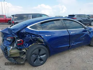 2019 Tesla Model 3 Mid Range z VIN 5YJ3E1EA8KF308947, wystawiony jako IAAI lot #39617997 z przebiegiem 70 831 mil mil oraz . Historia ofert i sprzedaży dostępna na DreamBid. Obrazek 6.