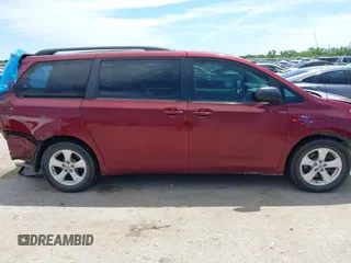 2014 Toyota Sienna LE AAS z VIN 5TDKK3DC4ES507433, wystawiony jako IAAI lot #42321751 z przebiegiem 108 596 mil mil oraz . Historia ofert i sprzedaży dostępna na DreamBid. Obrazek 14.