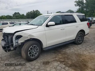2024 Ford Expedition XLT z VIN 1FMJU1H80REB07005, wystawiony jako Copart lot #55424275 z przebiegiem 7 621 mil mil oraz Szkoda całkowita • Salvage title. Historia ofert i sprzedaży dostępna na DreamBid. Obrazek 1.