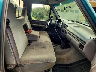 1997 Ford F-250 z VIN 3FTHF26F2VMA27004, wystawiony jako Copart lot #43172115 z przebiegiem 237 194 mil mil oraz Czysty tytuł • Clean title. Historia ofert i sprzedaży dostępna na DreamBid. Obrazek 5.