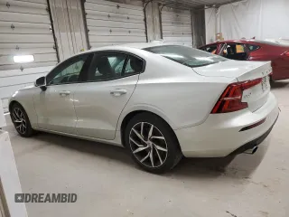 2020 Volvo S60 Momentum with VIN 7JRA22TK6LG072518, listed as a Copart auction lot 43778113 with 36,428 mi miles. Bid and sale history available at carsss.com. Image 2.