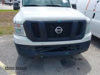 2020 Nissan NV Cargo SV z VIN 1N6BF0KM6LN800927, wystawiony jako IAAI lot #42027239 z przebiegiem 102 724 mil mil oraz . Historia ofert i sprzedaży dostępna na DreamBid. Obrazek 6.