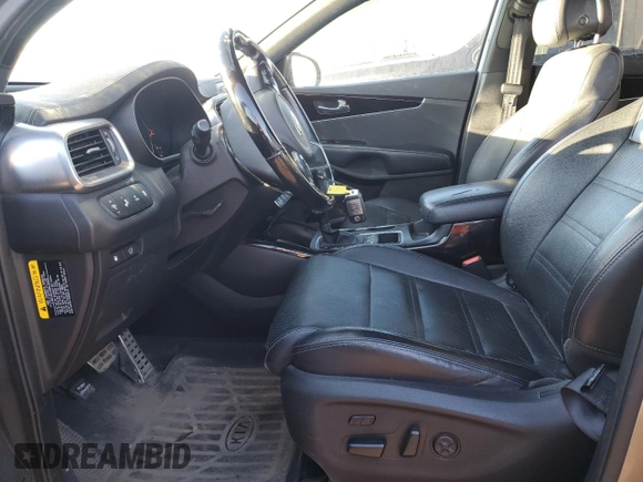 2016 Kia Sorento SXL z VIN 5XYPKDA15GG105354, wystawiony jako Copart lot #79710674 z przebiegiem 167 327 mil mil oraz Czysty tytuł • Clean title. Historia ofert i sprzedaży dostępna na DreamBid. Obrazek 7.
